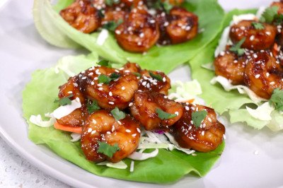 Spicy Sesame Shrimp Lettuce Wraps