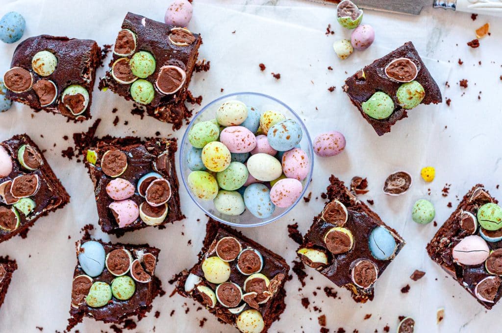 Mini Egg Brownies - BeeMaid